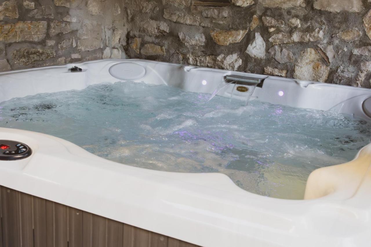 Apartamento Scardona Rustica, Bed & Breakfast With Jacuzzi, Bbq And Free Parking In Skradin, Krka Exterior foto